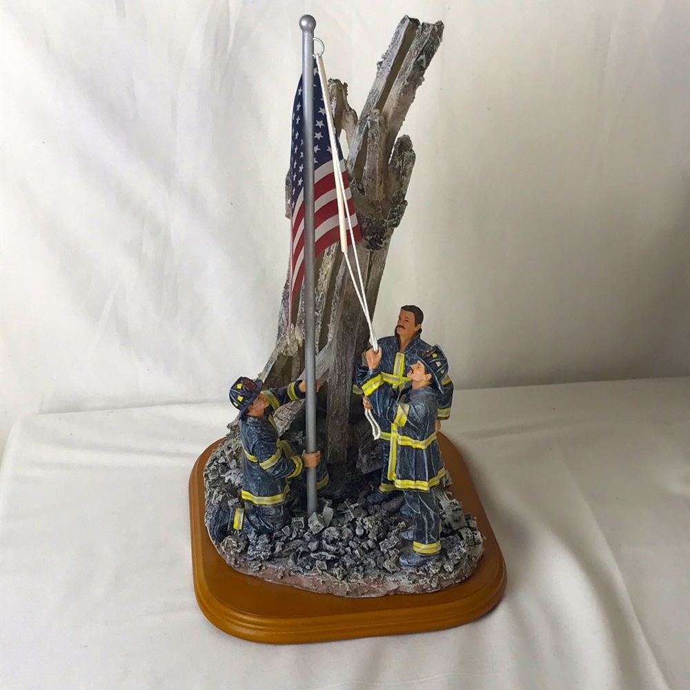 Red hats of courage, Image of hope Fireman Vanmark 1st of edition September 11